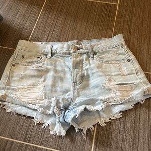 Light wash jean shorts size 4